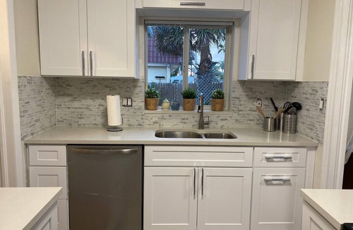 Deerfield Beach Cottage | Steps to the Beach 3 Bdr/2 kitchens, great backyard!