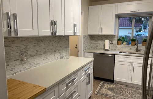Deerfield Beach Cottage | Steps to the Beach 3 Bdr/2 kitchens, great backyard!
