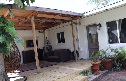 Deerfield Beach Cottage | Steps to the Beach 3 Bdr/2 kitchens, great backyard!