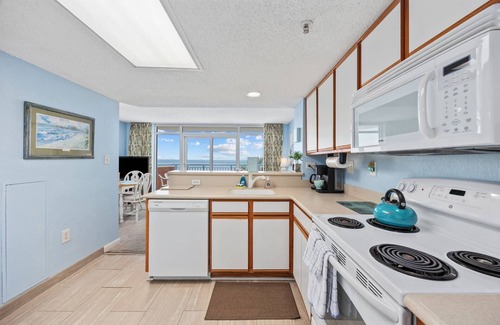 Myrtle Beach Condo | Steps to the Beach - Short Drive to Dining & Shops - Rox302