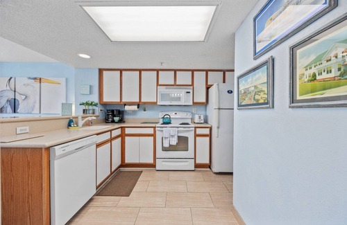 Myrtle Beach Condo | Steps to the Beach - Short Drive to Dining & Shops - Rox302