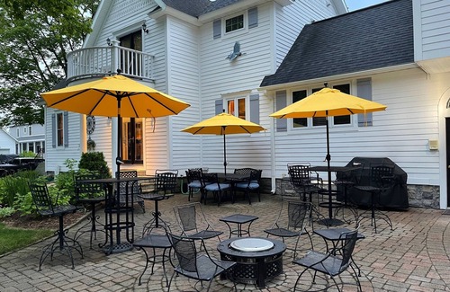 Frankfort House | Steps To The Beach & 2 Blocks To Downtown Frankfort - Sleeps 10-11