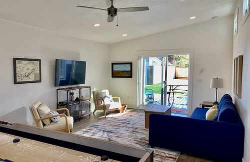 Ocean Park House | Steps to the beach and town - TRUE BLUE ! 🌊
