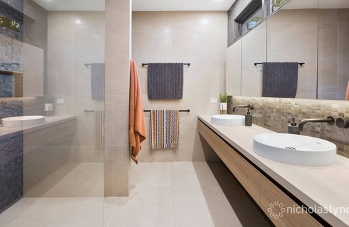 Mount Eliza House | Steps to the Beach and Village