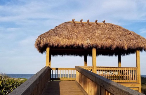 Fort Pierce Shores Condo | Steps to the beach-Beautifully newly renovated 2/2 condo N. Hutchinson Island