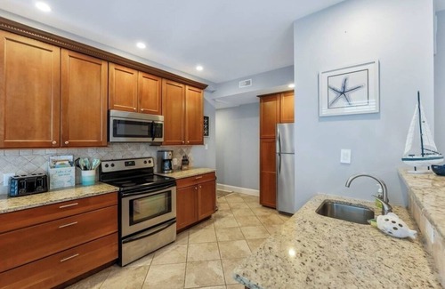 North End Condo | Steps to the Beach & Boardwalk - Pet Friendly!
