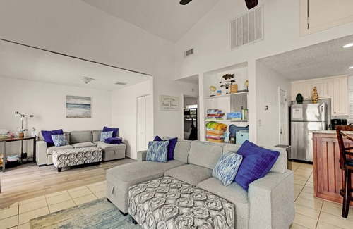 Terramar Beach House | Steps to the Beach-Endless Views, pet friendly