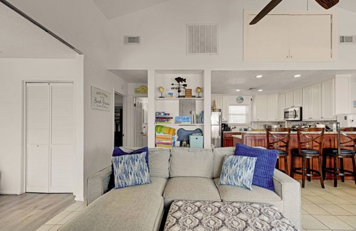 Terramar Beach House | Steps to the Beach-Endless Views, pet friendly