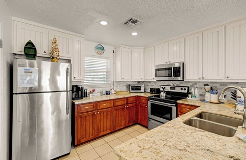 Terramar Beach House | Steps to the Beach-Endless Views, pet friendly