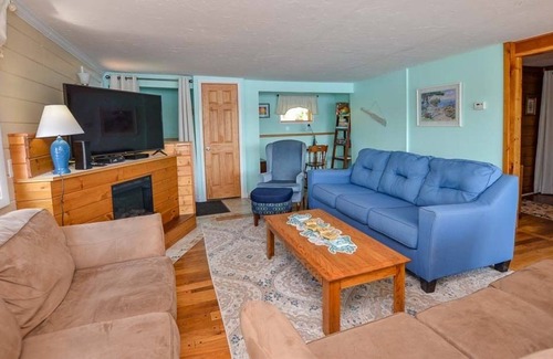 Geneseo Cottage | Steps to the Beach : "Family Friendly Retreat"