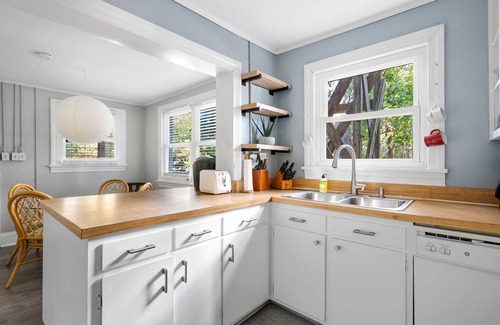 Sunset Point Apartment | Steps to the Beach! Saltwater Escape | Sleeps 9