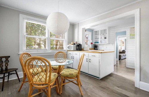 Sunset Point Apartment | Steps to the Beach! Saltwater Escape | Sleeps 9