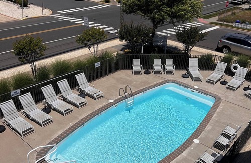 Ship Bottom Condo | Steps to the Beach, Pool, Shopping, Restaurants and Bars.Fun.n