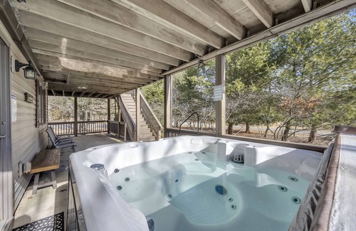 Albrightsville House | Steps to the Lake: 4 BDR, HotTub, GameRoom, Deck, Lake, Pool, Marina, Skiing