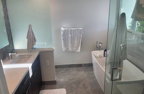 The Strand House | Steps to the sand in Manhattan Beach!