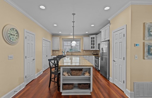 Wilmington Beach Villa | Steps to the Sand in Carolina Beach, Sleeps 10! Villa