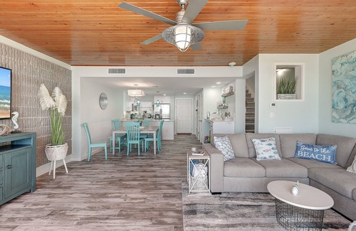 Port Aransas Condo | Steps To The Sea | Penthouse with Ocean Views