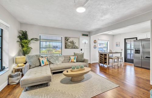 Lauderdale-by-the-Sea House | Steps to Beach, Private Pool + Walk to Dining & Nightlife, 15 Mins to Airport