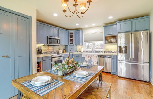 Mountain View House | Steps to White River: Mountain View Home w/Deck!