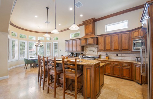 Temecula House | Steps to Wilson Creek! Stunning Tuscan-inspired Estate