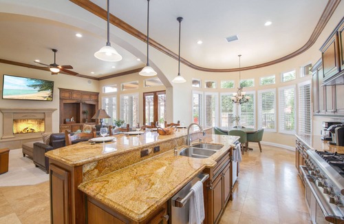 Temecula House | Steps to Wilson Creek! Stunning Tuscan-inspired Estate