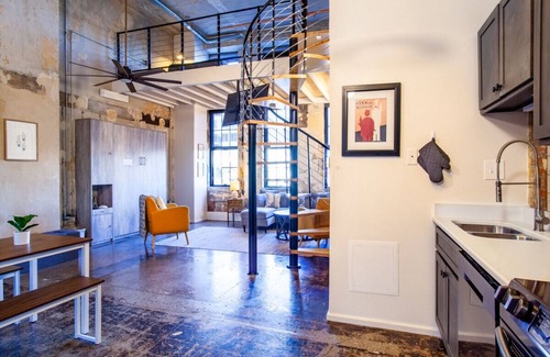 Old City Apartment | Sterchi Lofts Getaway - Downtown Knoxville