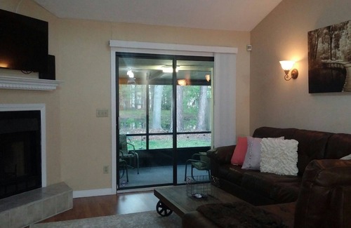 Southside Condo | STERILIZED Condo Central to Everything in Jacksonville Florida