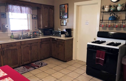 Breaux Bridge House | Steve & Katie Riley Guest House, Breaux Bridge, 2 Bd, 1.5 Ba. Welcome! Sleeps 6