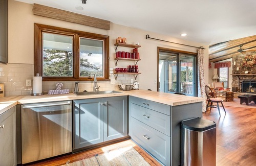 Windcliff Estates House | Stevenson Family Vacation At Windcliff 3 Bedroom Home by RedAwning