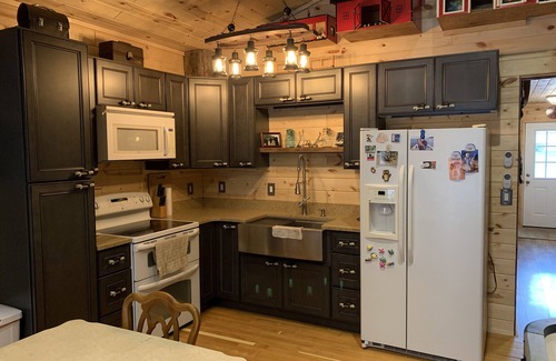 Flat Rock House | Steve’s Barn Lodge, Detroit River/Lake Erie