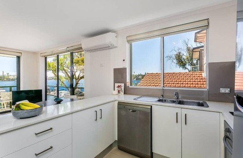 Drummoyne Apartment | STG38 - stunning waterfront apartment - Drummoyne