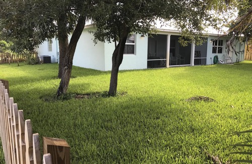 Lake Worth House | -still feels- Almost NEW Vacation Home, built in July 2017!