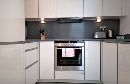 Tower Hill Apartment | Still Life Tower Hill Deluxe One Bedroom Apartment