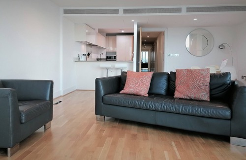 Vauxhall Apartment | Still Life Vauxhall Deluxe Two Bedroom Apartment