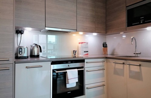 Vauxhall Apartment | Still Life Vauxhall Manhattan One Bedroom Apartment
