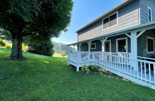 West Jefferson House | Still Waters - West Jefferson, NC