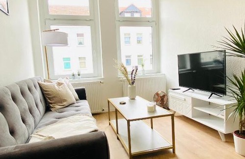 Andreasvorstadt Apartment | Stilvolles Apartment in zentraler Lage - Smart-TV, Queensize-Bett, Altbaustil, Küche in City-Nähe