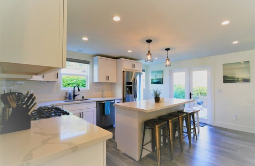 Stinson Beach House | Stinson Beach Modern Cottage -Peaceful, Stylish, Walkable