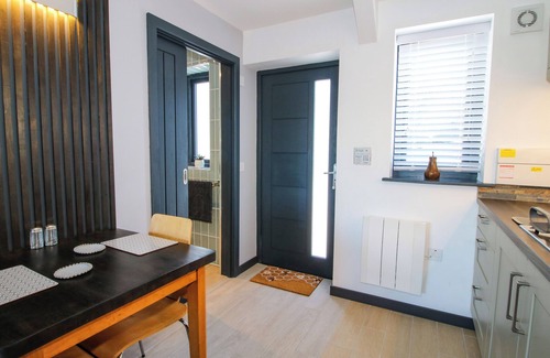 Bromlow Cottage | STIPER VIEW BARN 2, family friendly, with a garden in Gravels Bank