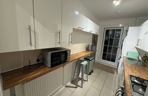 Tillicoultry Apartment | Stirling Haven: Charming 3B Apt in City Centre