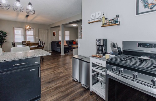 Macalester - Groveland House | Stocked Kitch. & Coffee Bar | 65" TV | Close 2 Macalester College