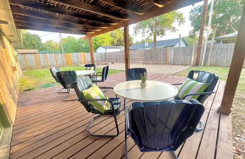 Southwood Valley House | Stocked Kitchen & Bath ✦ King Beds ✦ Smart TV/Fast WiFi ✦ 10 Minutes to A&M