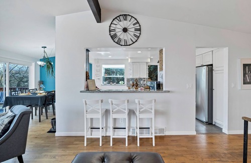 Rainier Valley House | Stocked4 Groups, Lake WA View, 15 Min > DT, SEA, WorldCup