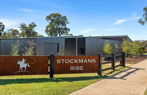Mansfield House | Stockmans Rise - A generously spacious house complemented by high country style & taste