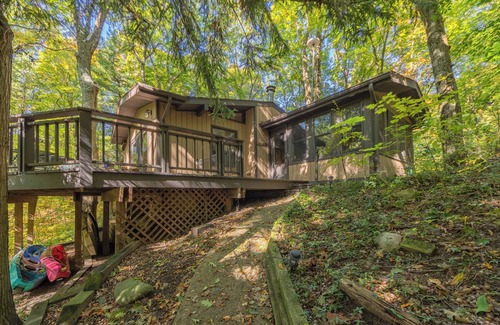 Covert House | Stolen Day - located in the desirable rustic gated resort community - Pet Friendly!