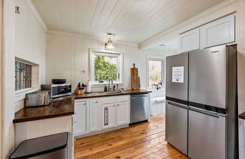 Gatlinburg Cabin | Stone Cabin - Only 1.5mi to town w/free trolley, Firepit/Spa/Cornhole/Gameroom!
