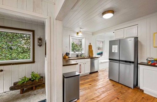 Gatlinburg Cabin | Stone Cabin - Only 1.5mi to town w/free trolley, Firepit/Spa/Cornhole/Gameroom!