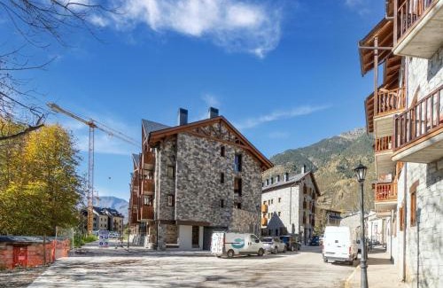 Benasque Apartment | Stone Chalet near Benasque and Scenic Lake