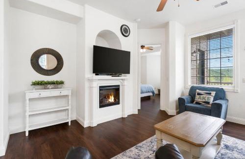Indian Point House | Stone Cliff Relaxation with Resort Amenities
