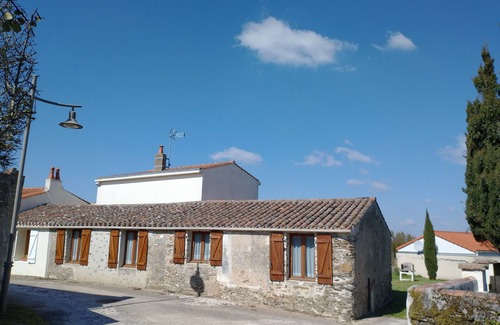 La Chaize-Giraud Cottage | Stone Cottage, 5 km from Brétignolles sur mer, heated swimming pool